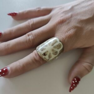 Elegant Cream and Brown Ring